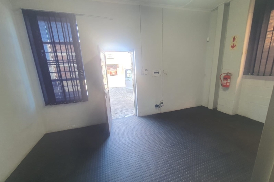 To Let commercial Property for Rent in Sidwell Eastern Cape